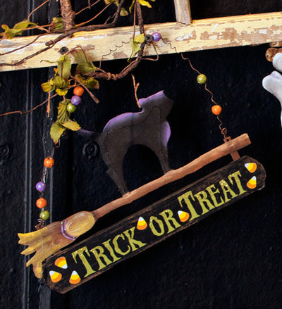 F8016 Cat on a Broom Sign The Round Top Collection - FancySchmancyDecor