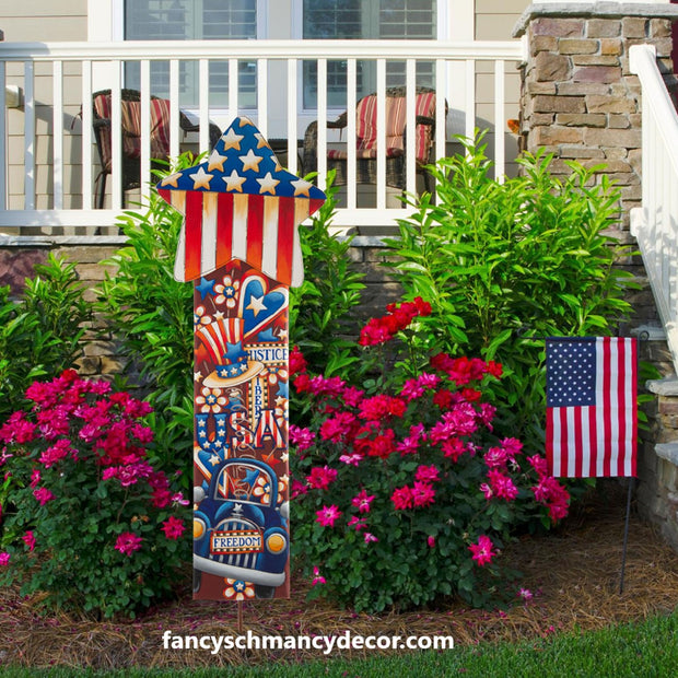 Americana Star Totem Pole by The Round Top Collection